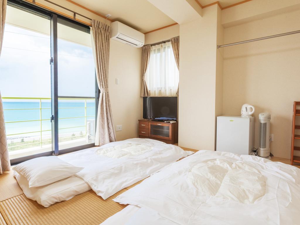 Kariyushi Condominium Ocean Hills Chouraku Stay Kin Exteriör bild